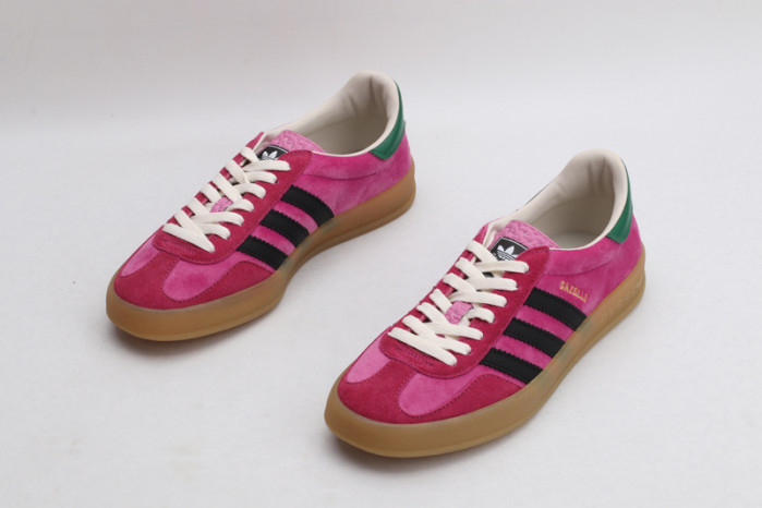 Gv*c* X ADIDA* SNEAKER