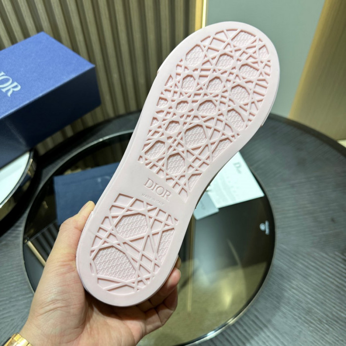 DIO* KAWS B33 SNEAKER