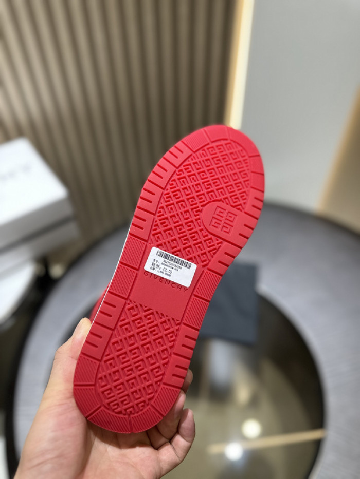 GIVENCHY SNEAKER