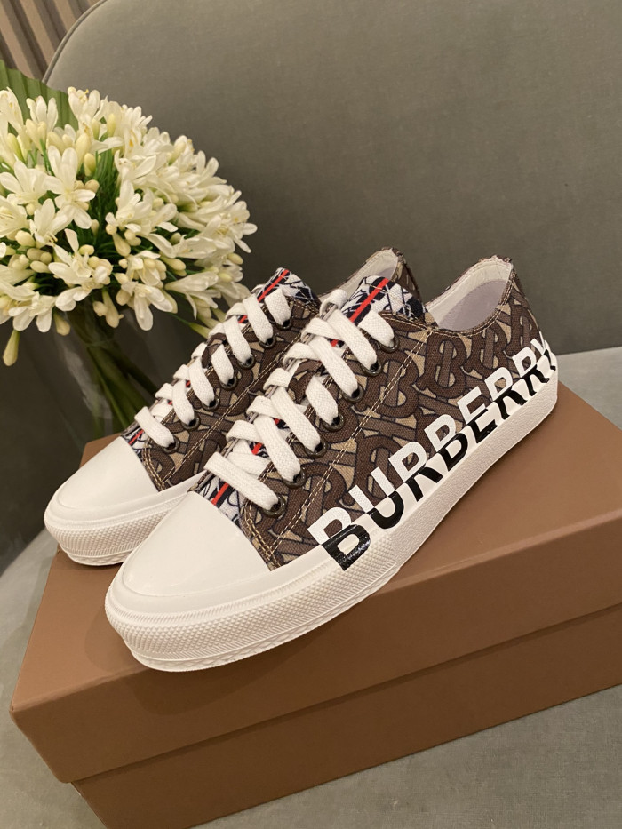 BUBERRY SNEAKER