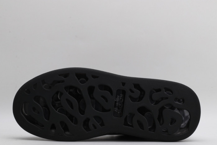 A1exa*der Mcqv*en OVERSIZED