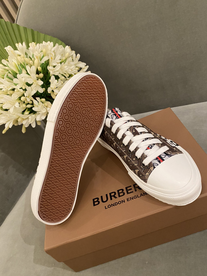 BUBERRY SNEAKER