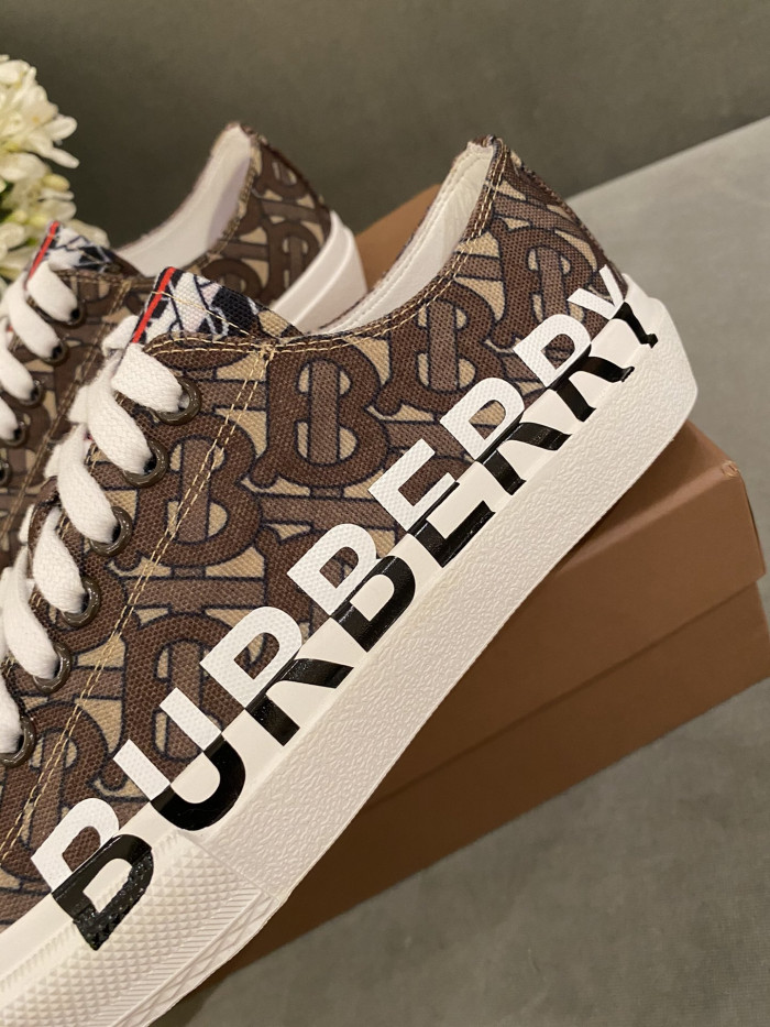 BUBERRY SNEAKER