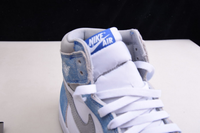 Air Jordan 1 Retro High OG "Hyper Royal" 555088-402