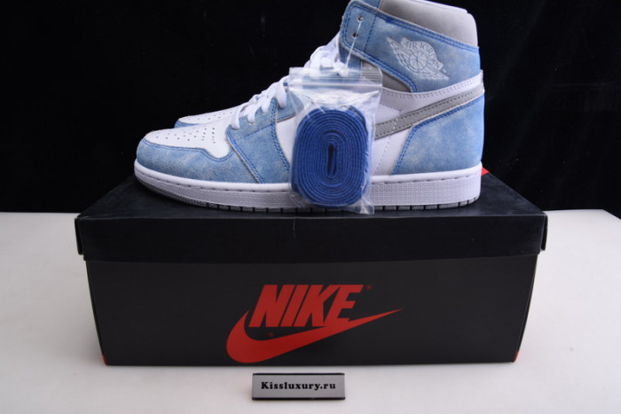 Air Jordan 1 Retro High OG "Hyper Royal" 555088-402
