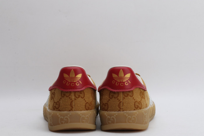 Gv*c* X ADIDA* SNEAKER