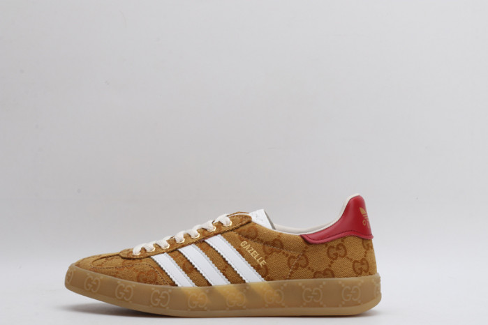 Gv*c* X ADIDA* SNEAKER