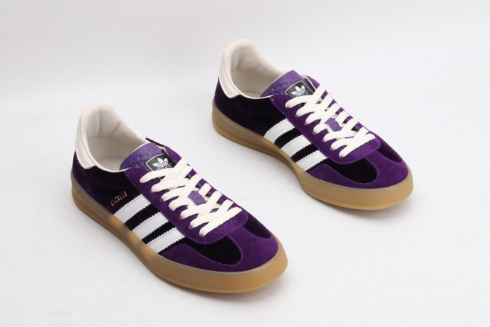 Gv*c* X ADIDA* SNEAKER