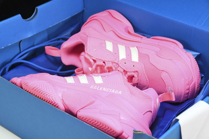 BLCG SNEAKER TRIPLE.S.