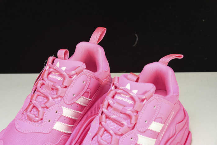 BLCG SNEAKER TRIPLE.S.