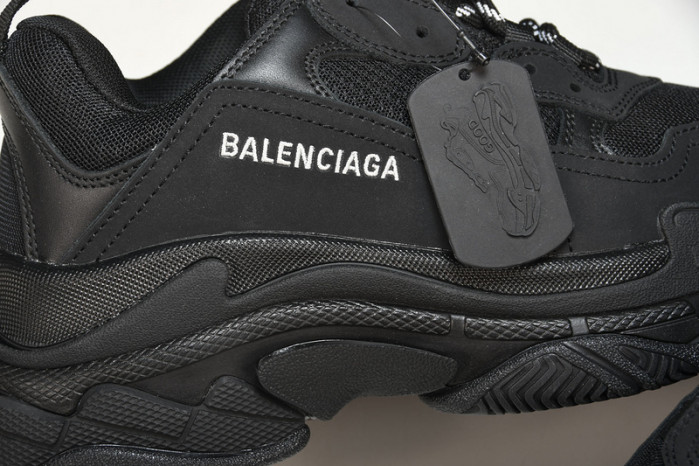 BLCG SNEAKER TRIPLE.S.