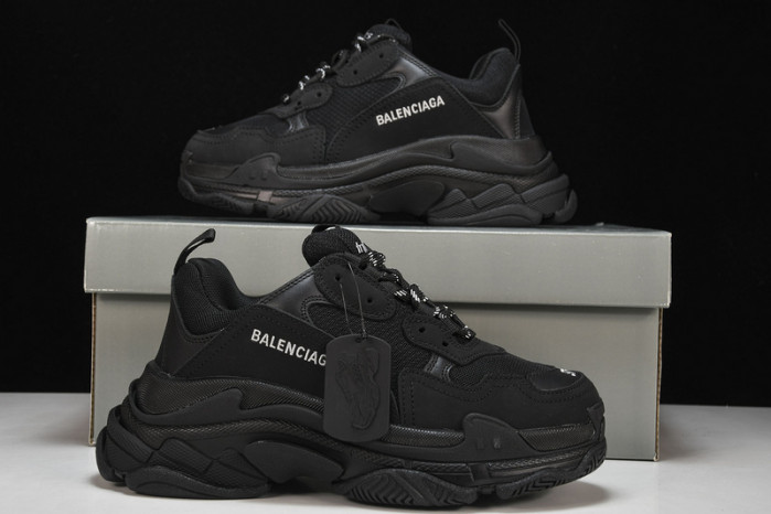 BLCG SNEAKER TRIPLE.S.