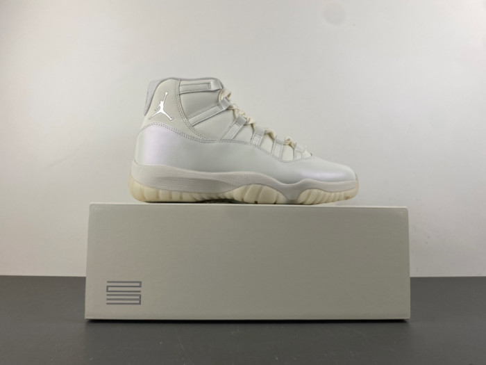 Jordan W Air Jordan 11 Retro Pearl AR0715-110