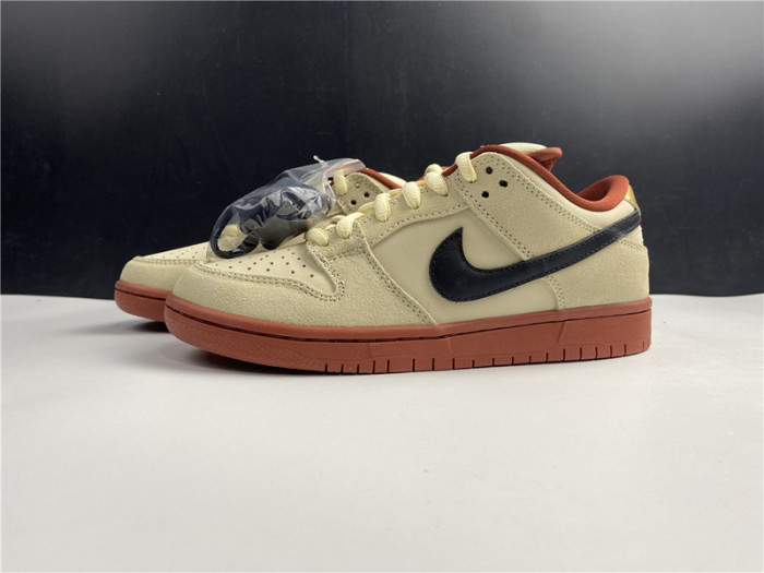 Nike SB Dunk Low Pro Hennessy - BQ6817-100