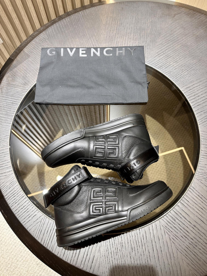 GIVENCHY SNEAKER