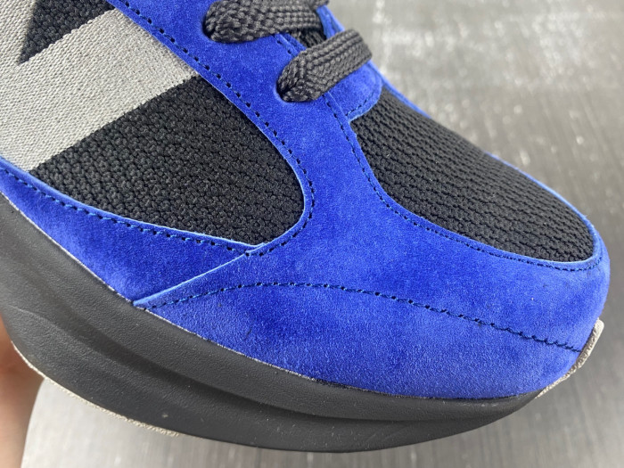 New Balance  SNEAKER