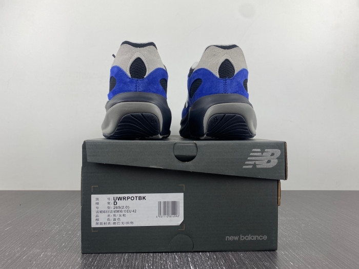 New Balance  SNEAKER