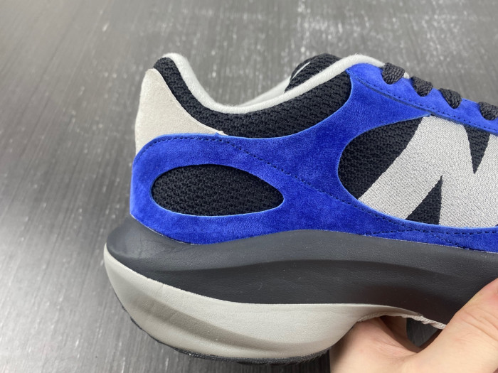 New Balance  SNEAKER