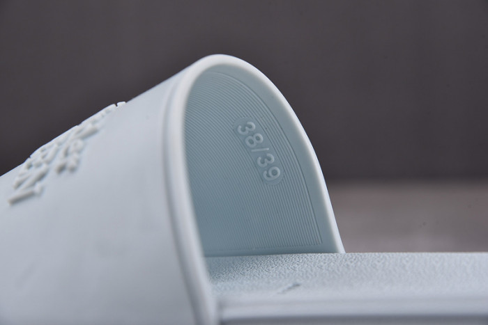 A1exa*der Mcqv*en SANDALS