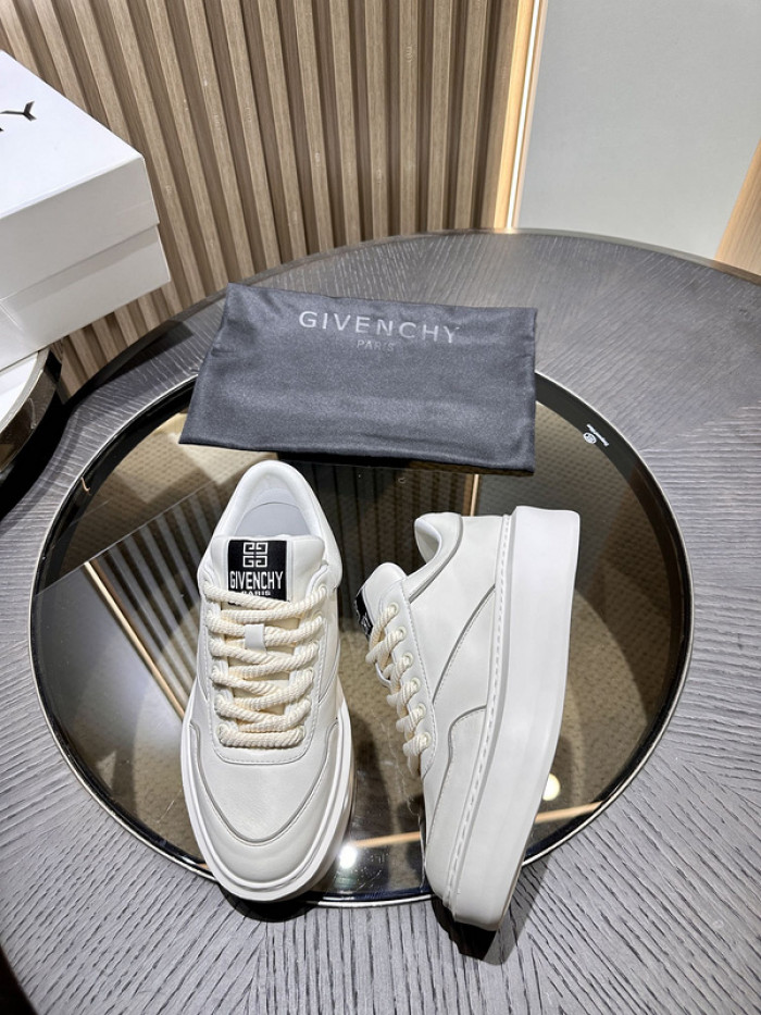 GIVENCHY SNEAKER