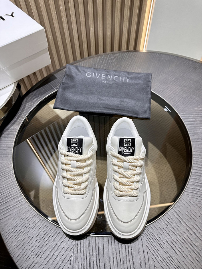 GIVENCHY SNEAKER