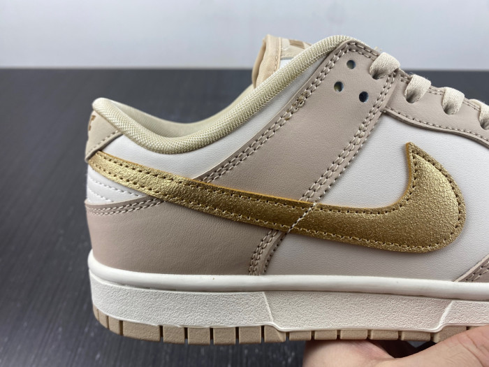 Nike Dunk Low WMNS Gold Swish DX5930-001