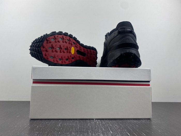 MONCLER TRAILGRIP GORE-TEX