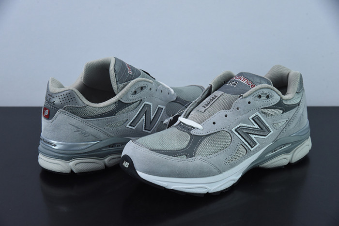 New Balance M990GY3