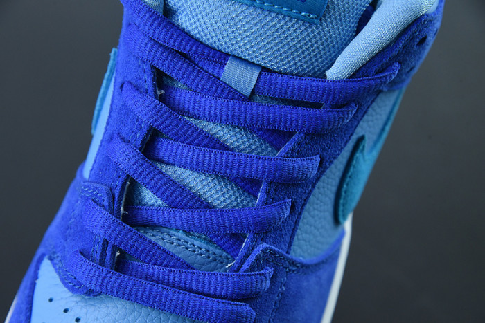 NIKE SB DUNK LOW “BLUE RASPBERRY” DM0807-400
