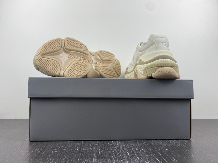 BLCG SNEAKER TRIPLE.S.