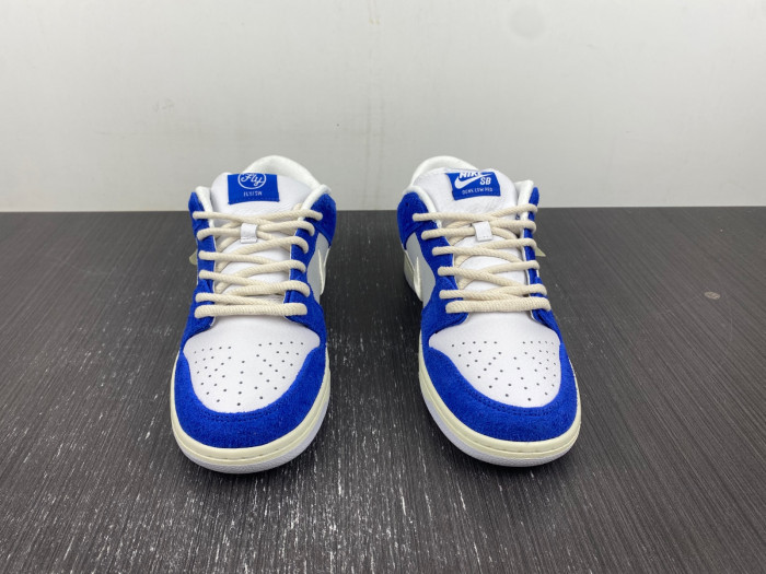 FLY Streetwear Nike SB Dunk Low DQ5130-400