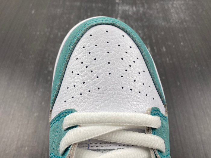 April Skateboards X Dunk Low SB 