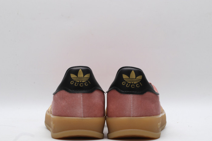 Gv*c* X ADIDA* SNEAKER