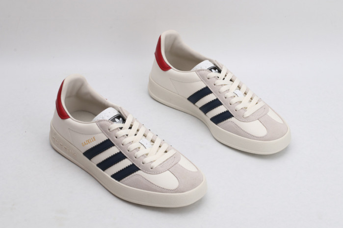 Gv*c* X ADIDA* SNEAKER