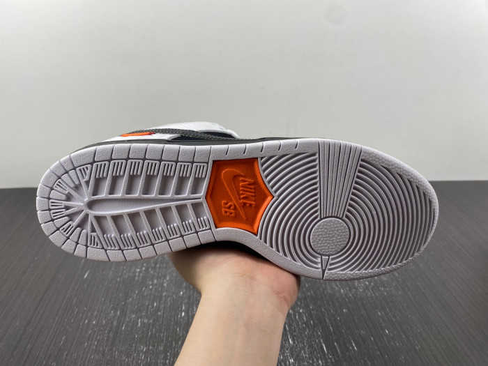 TIGHTBOOTH x Nike SB Dunk Low FD2629-100