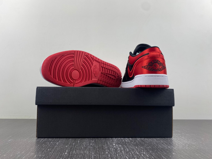 Air Jordan 1 LOW OG WMNS “Satin Bred FD4810-061