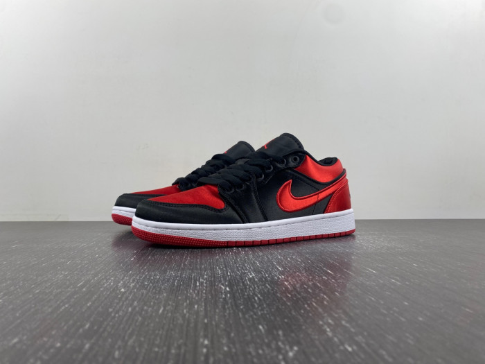 Air Jordan 1 LOW OG WMNS “Satin Bred FD4810-061