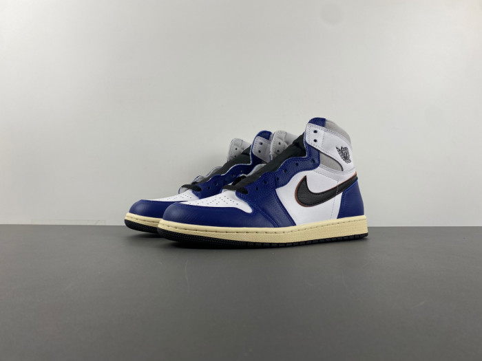 Air Jordan 1 Retro High OG "Deep Royal Blue" DZ5485-100