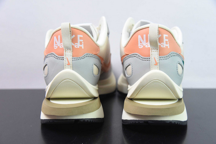 Sacai x VaporWaffle sacai 3.0 DD1875-107