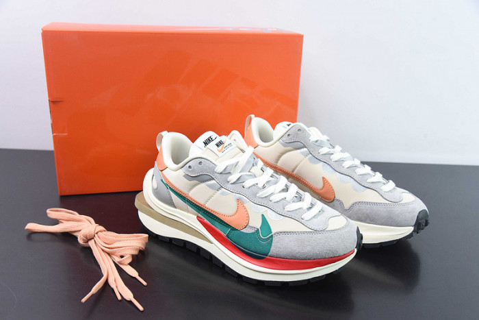 Sacai x VaporWaffle sacai 3.0 DD1875-107