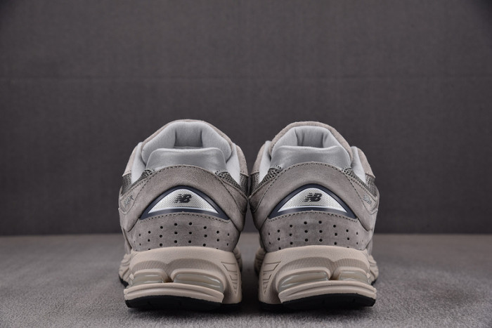 New Balance ML2002RC