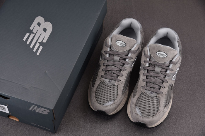 New Balance ML2002RC