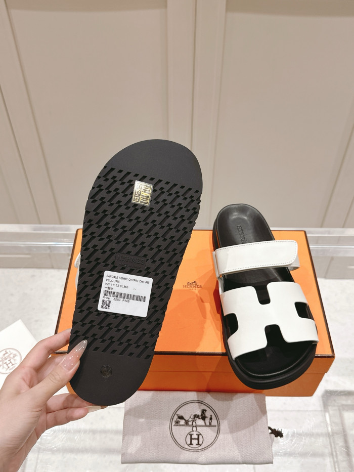 H**me5 SANDALS